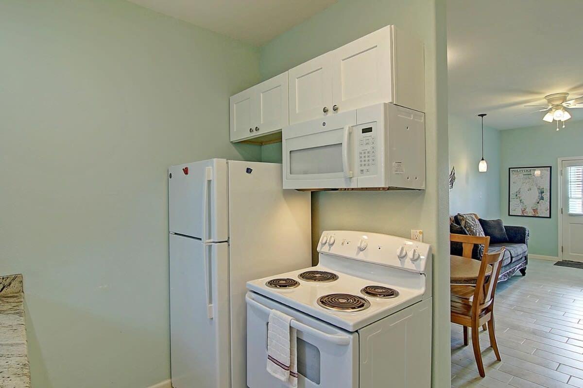 Captain Quarter'S 1 Bedrm Unit At Sea Isle Village Порт Арансас Екстериор снимка