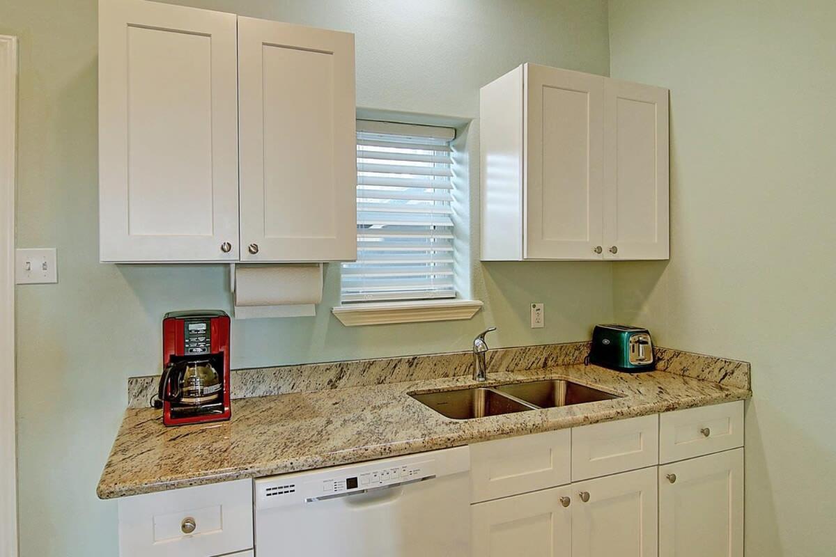Captain Quarter'S 1 Bedrm Unit At Sea Isle Village Порт Арансас Екстериор снимка