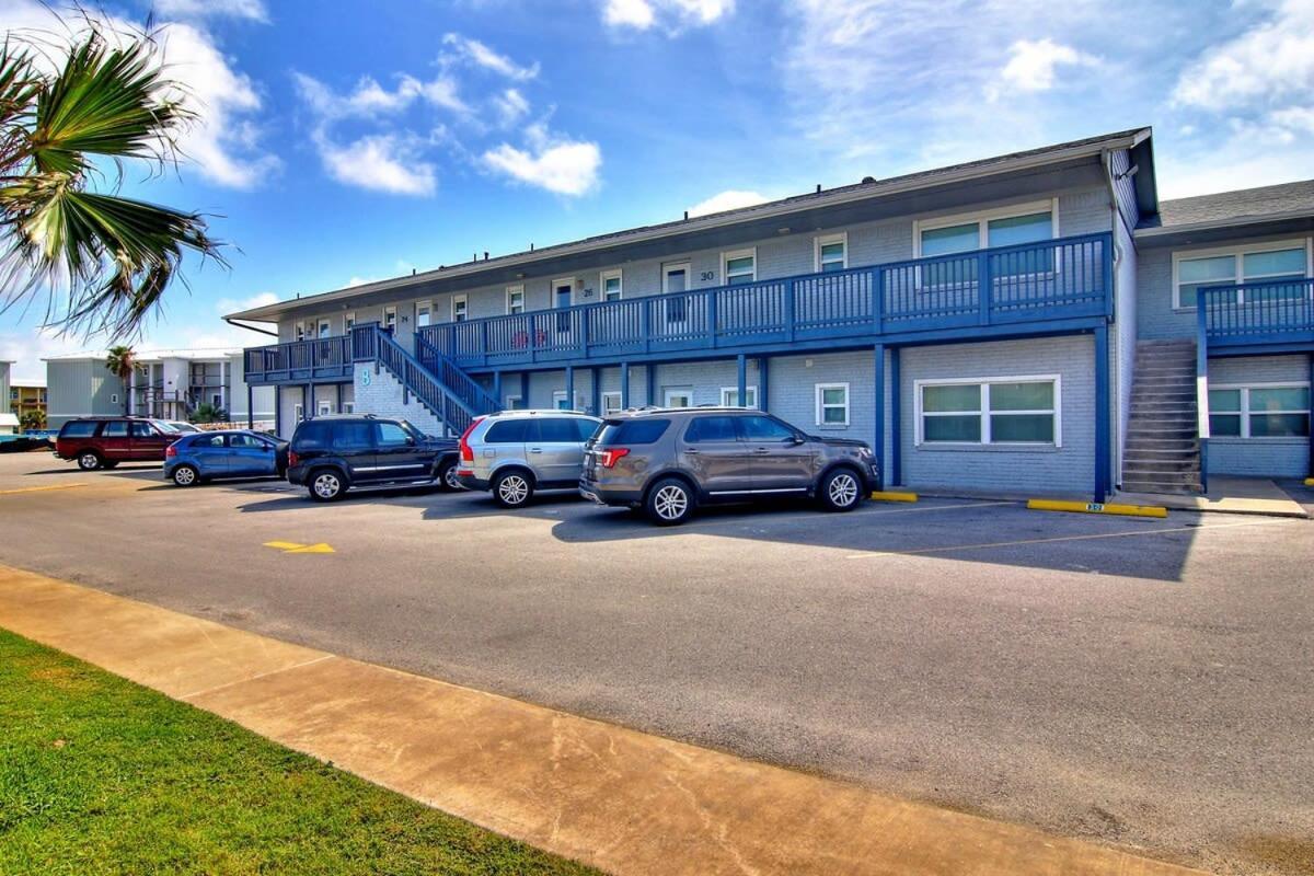 Captain Quarter'S 1 Bedrm Unit At Sea Isle Village Порт Арансас Екстериор снимка